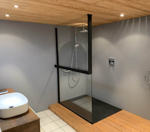 Leblanc Sanitaire vous propose un vaste show-room de salle de bain